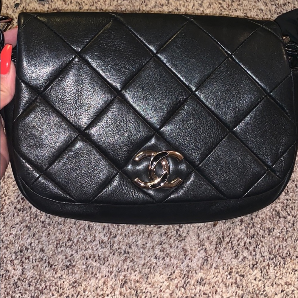 CHANEL CLASSIC FLAP BAG